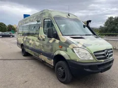 Mercedes-Benz Sprinter 516CDI - EUR5 - 120kW - 7.345m - 3/4 front right doors