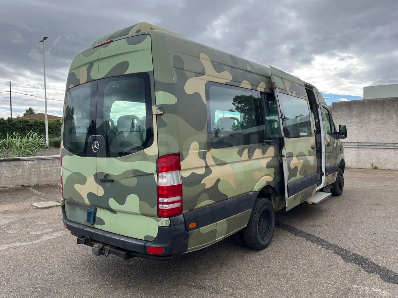 Mercedes-Benz Sprinter 516CDI - EUR5 - 120kW - 7.345m - 3/4 right rear doors open