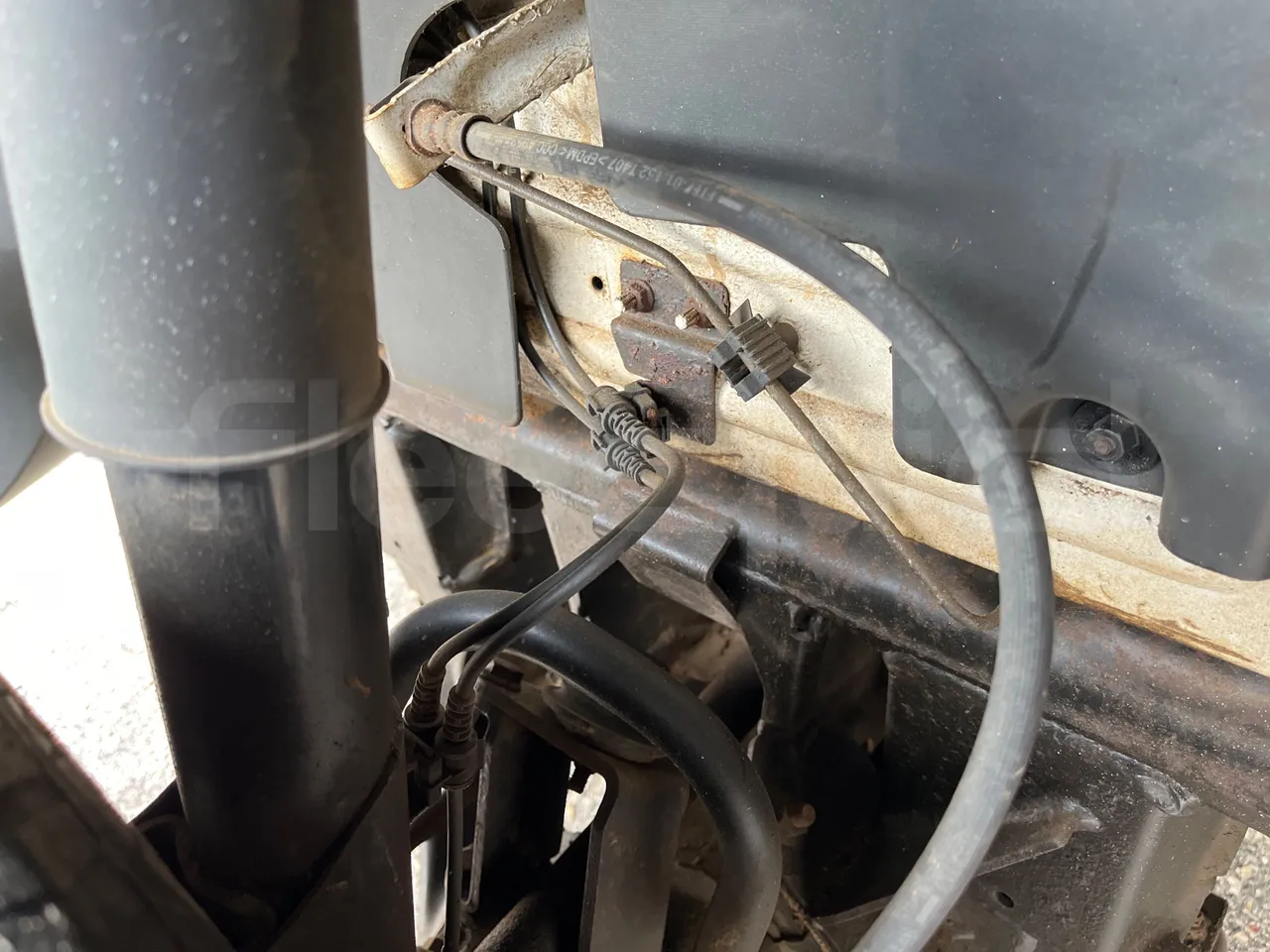 Mercedes-Benz Sprinter 516CDI - EUR5 - 120kW - 7.345m - front brake calipers left