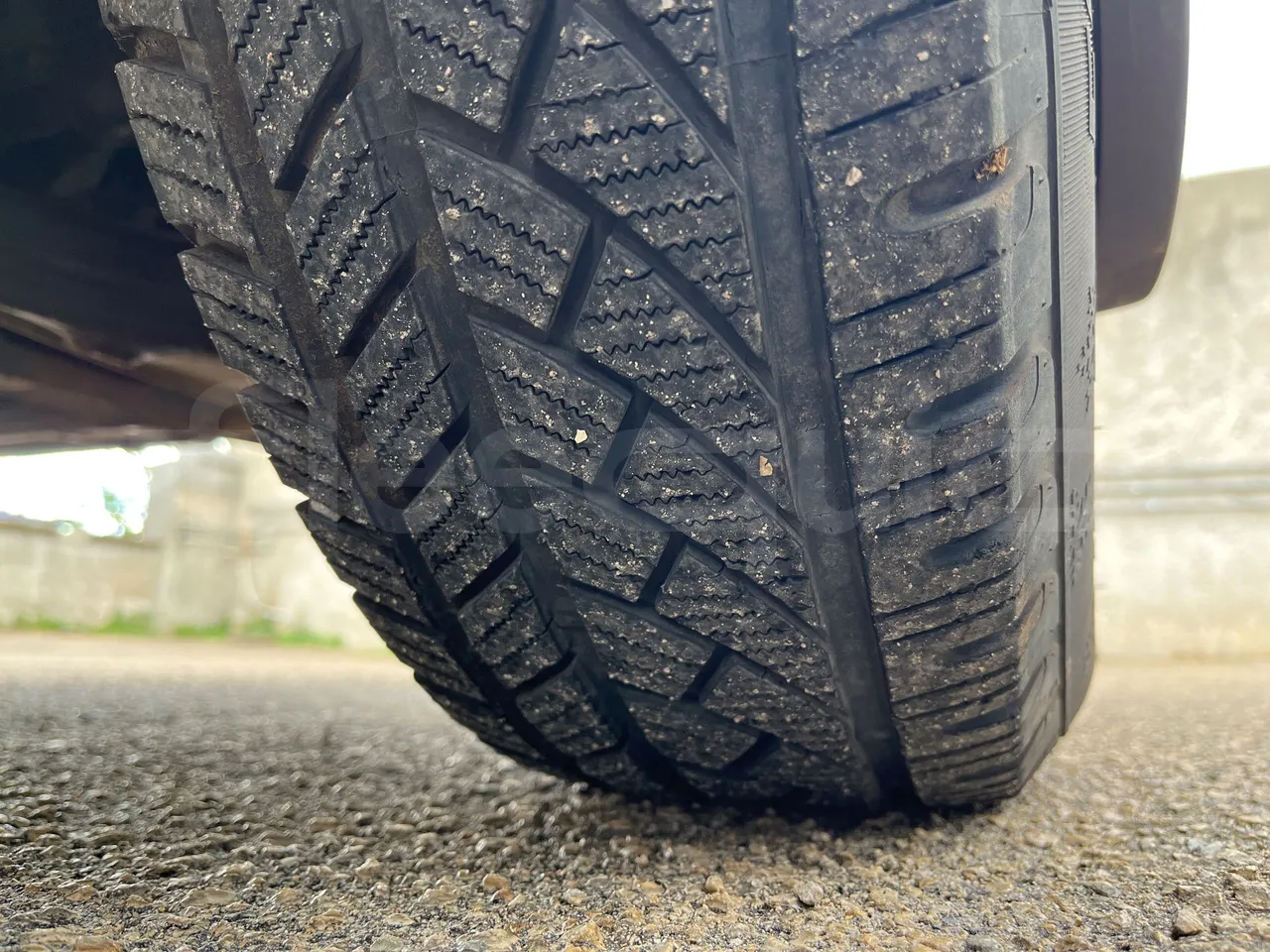Mercedes-Benz Sprinter 516CDI - EUR5 - 120kW - 7.345m - tread condition front tires right