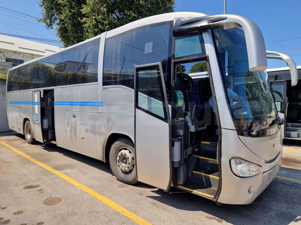 Irizar Scania K380EB - EUR4 - 279kW - 12m - 3/4 right front doors open
