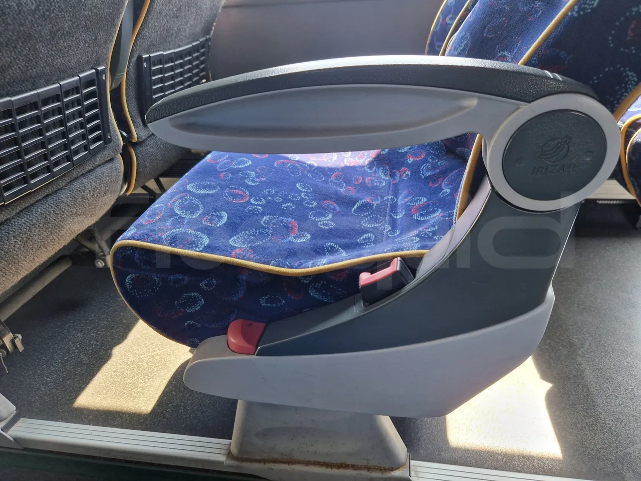 Irizar Scania K380EB - EUR4 - 279kW - 12m - armrest detail photo