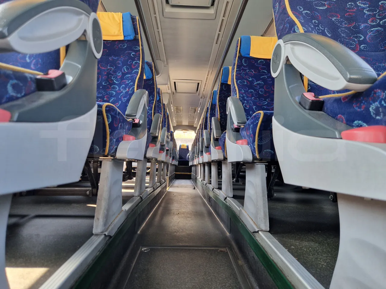 Irizar Scania K380EB - EUR4 - 279kW - 12m - seat brackets photo