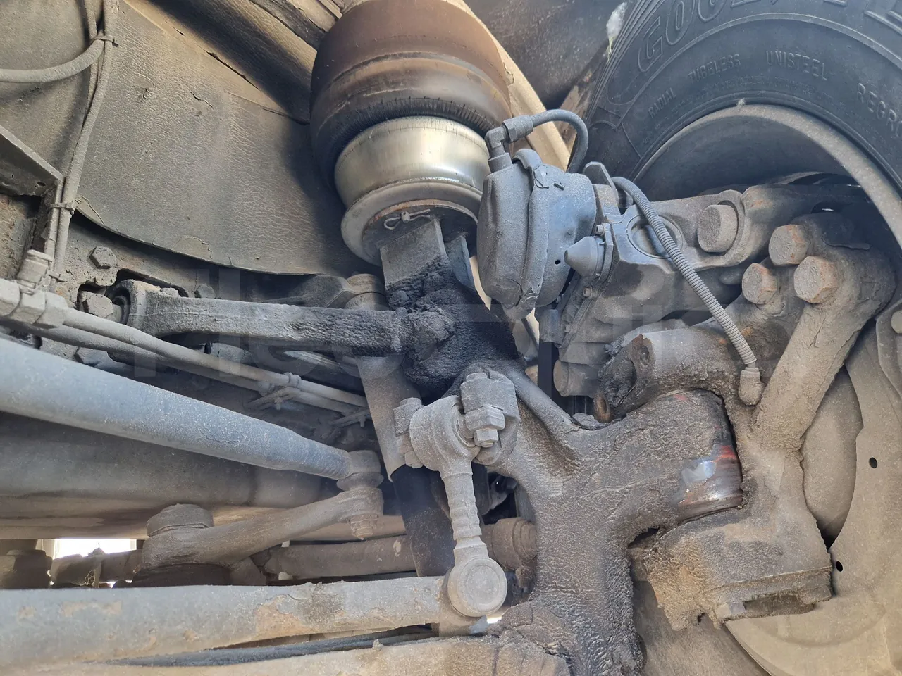 Irizar Scania K380EB - EUR4 - 279kW - 12m - front shock absorbers left