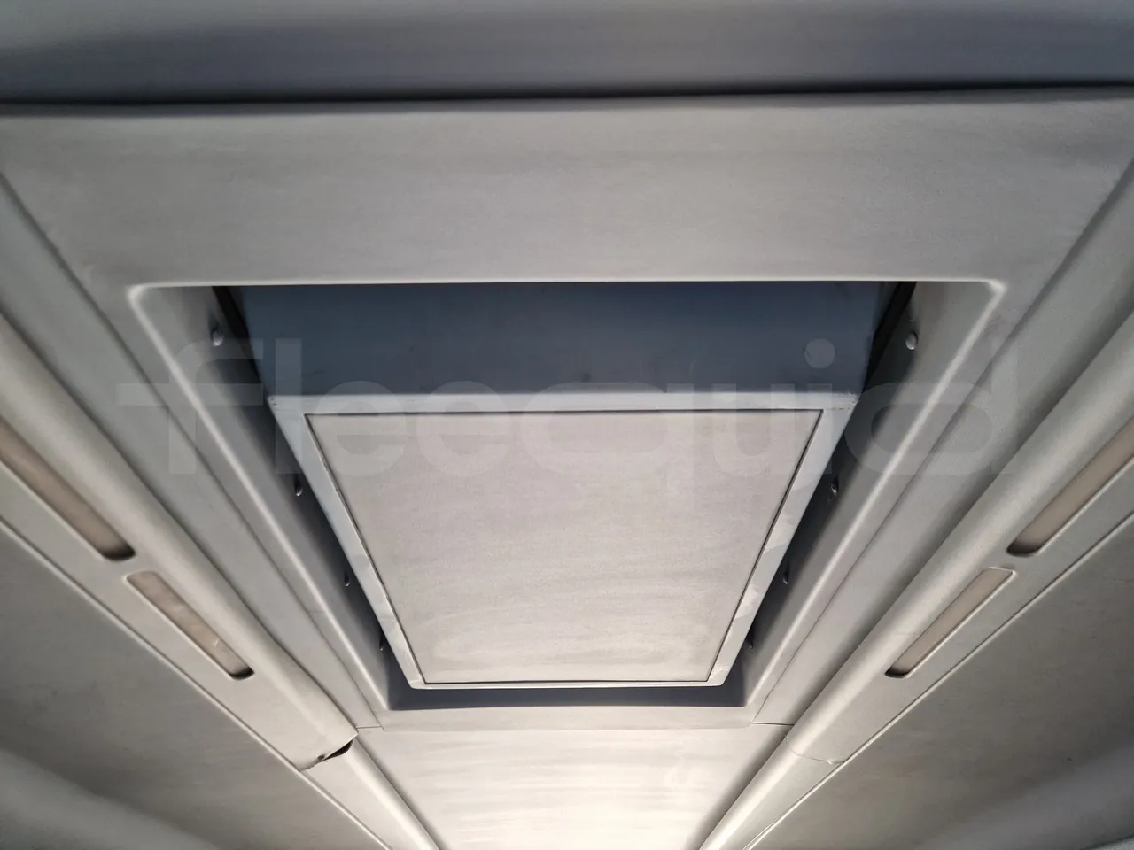 Irizar Scania K380EB - EUR4 - 279kW - 12m - roof hatch 2