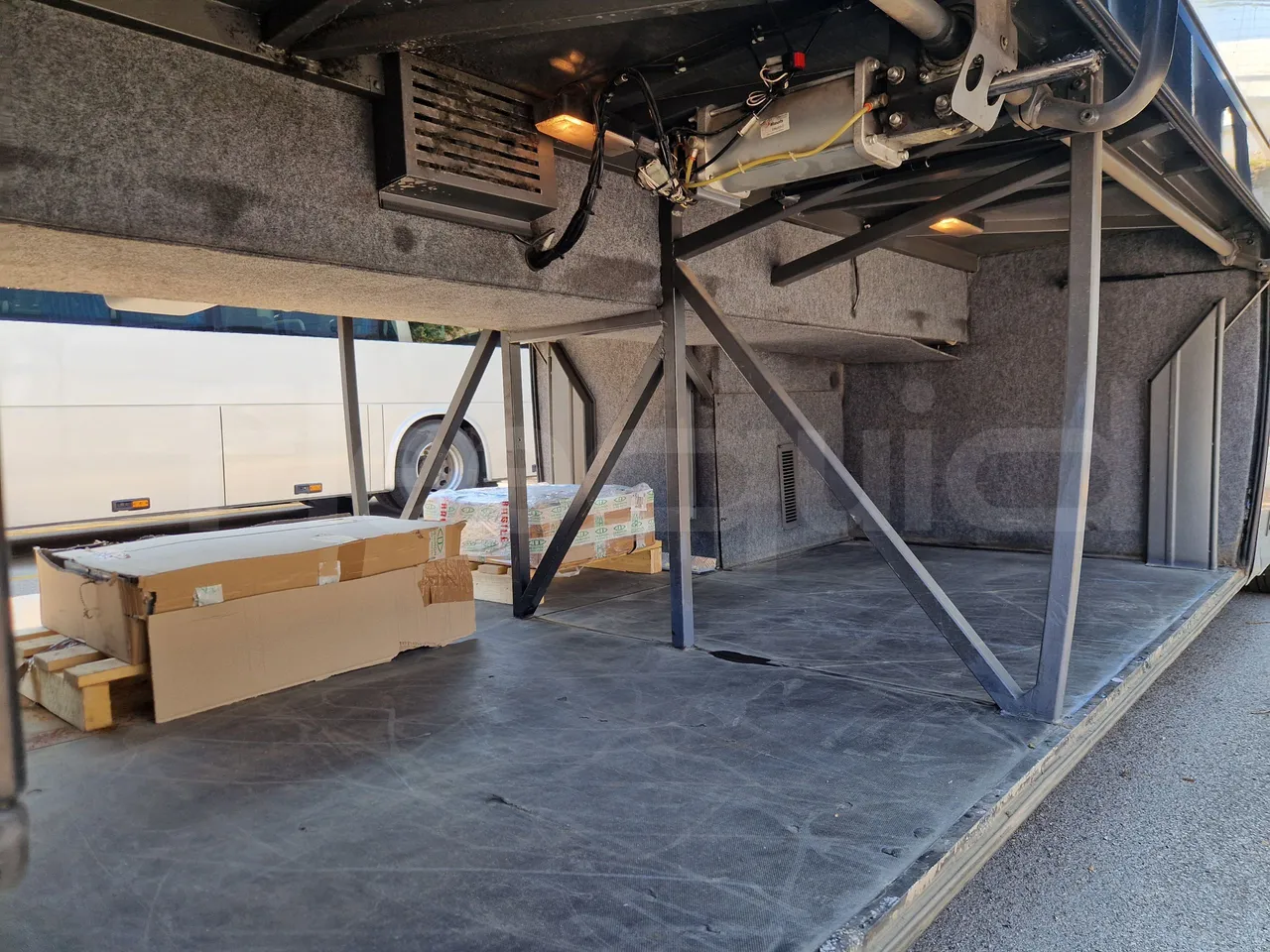 Irizar Scania K380EB - EUR4 - 279kW - 12m - internal frame rust check