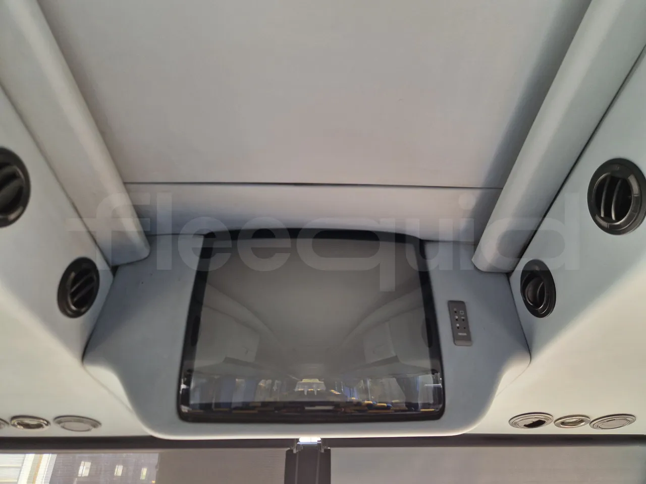 Irizar Scania K380EB - EUR4 - 279kW - 12m - monitor detail photo