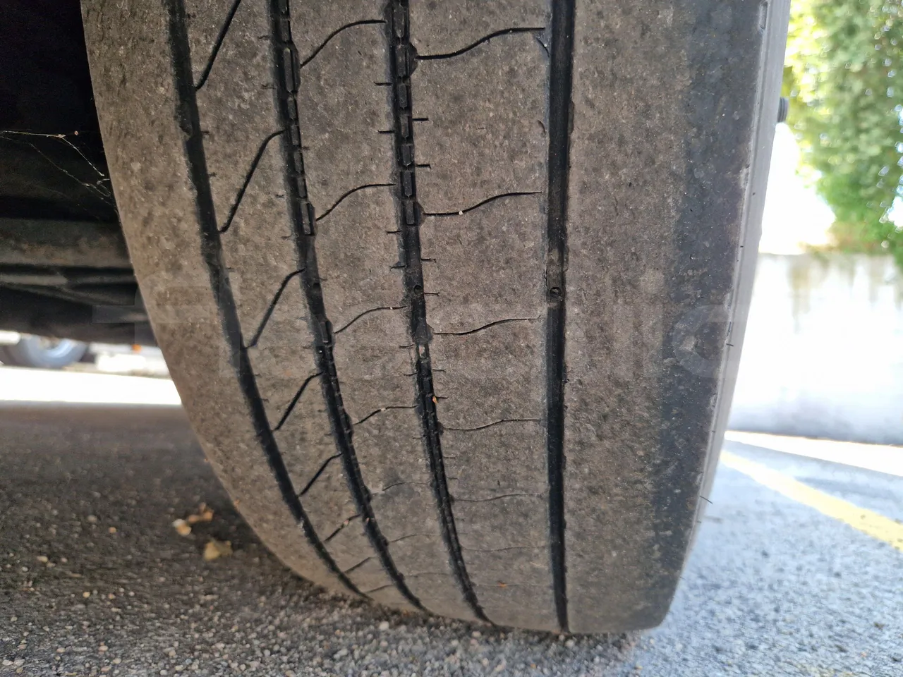 Irizar Scania K380EB - EUR4 - 279kW - 12m - tread condition front tires right