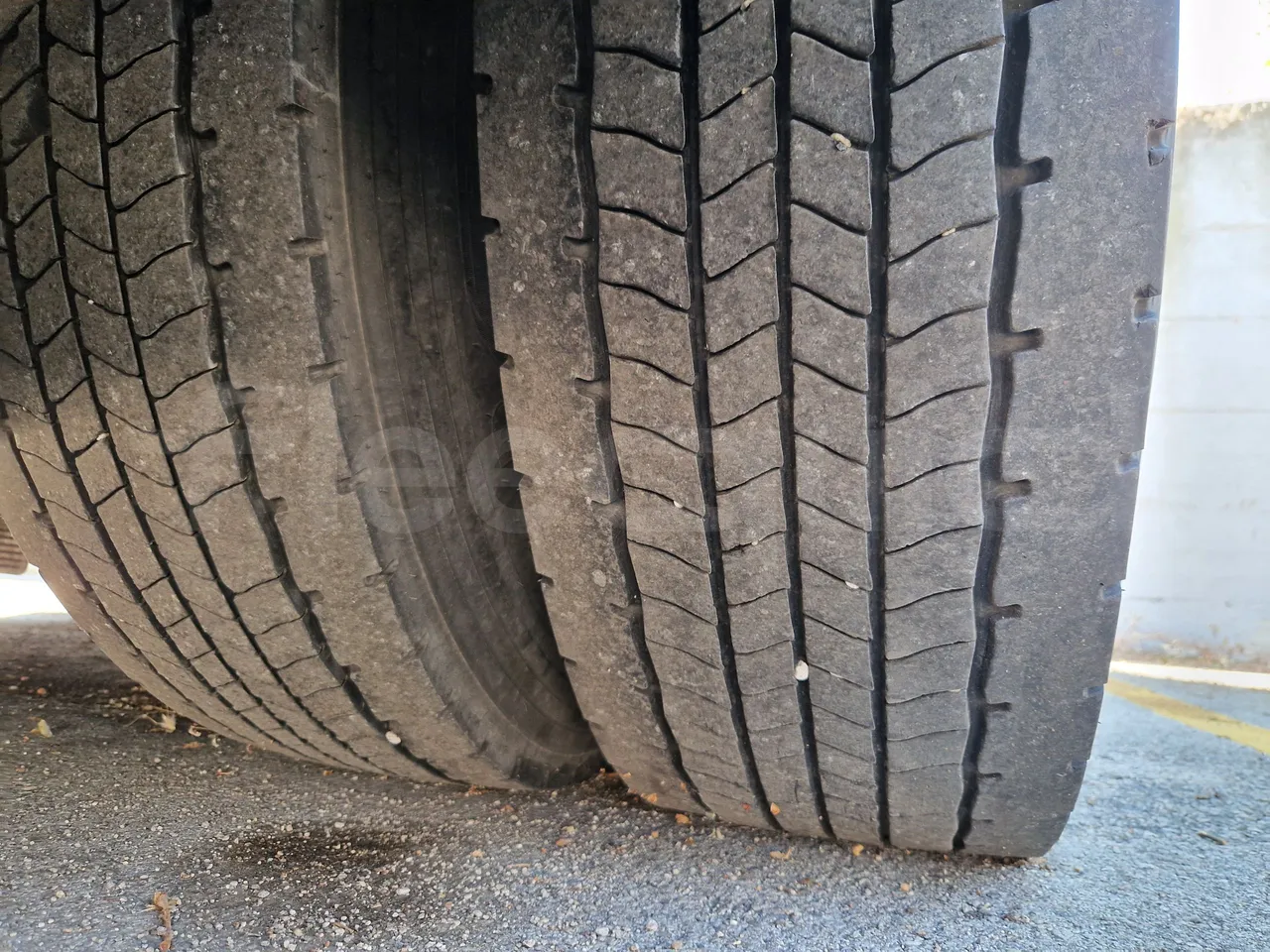 Irizar Scania K380EB - EUR4 - 279kW - 12m - tread condition second axle tires right