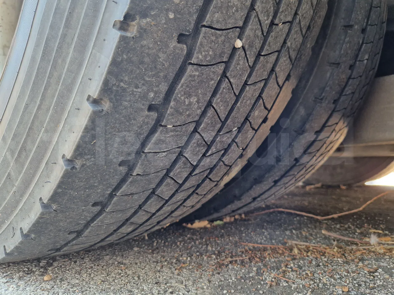 Irizar Scania K380EB - EUR4 - 279kW - 12m - tread condition third axle tires left