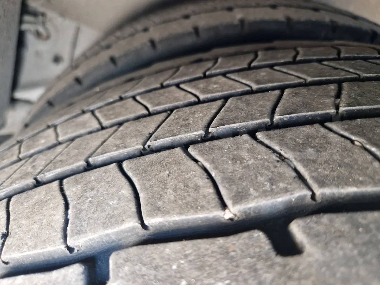 Irizar Scania K380EB - EUR4 - 279kW - 12m - tread condition third axle tires right
