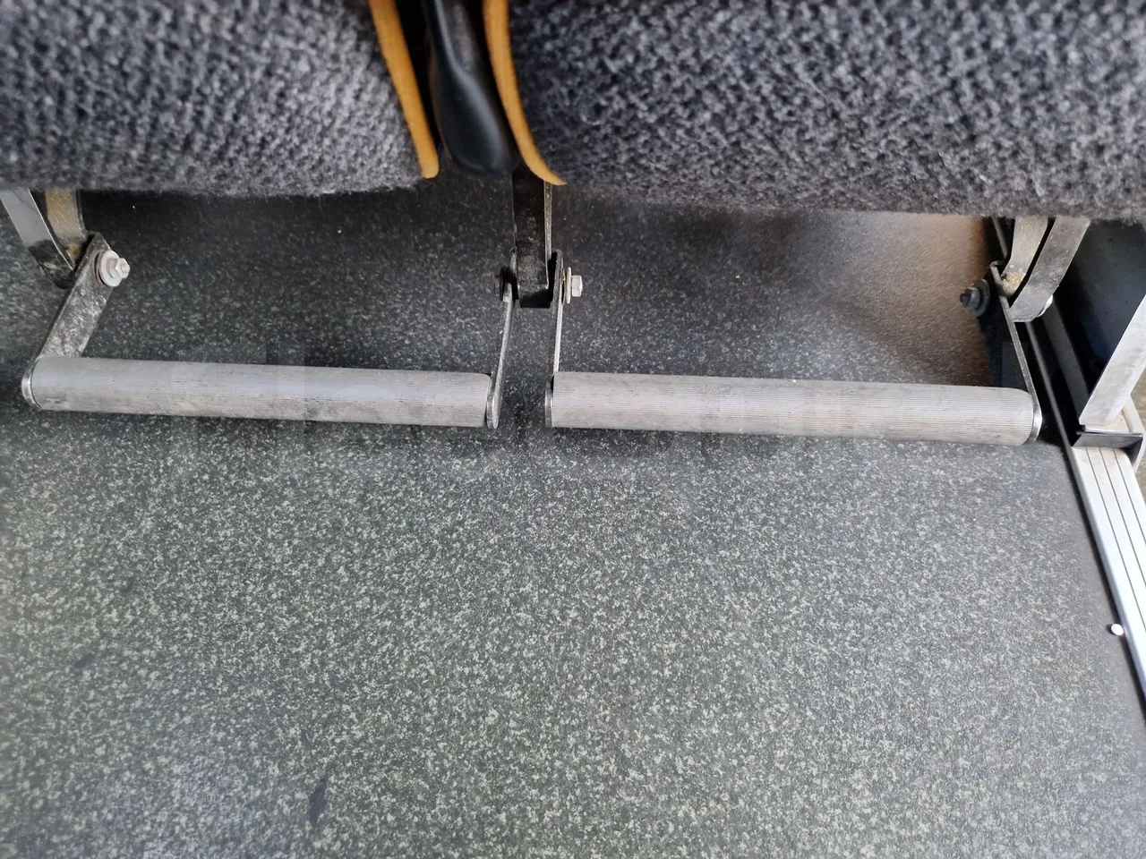 Irizar Scania K380EB - EUR4 - 279kW - 12m - power outlets detail