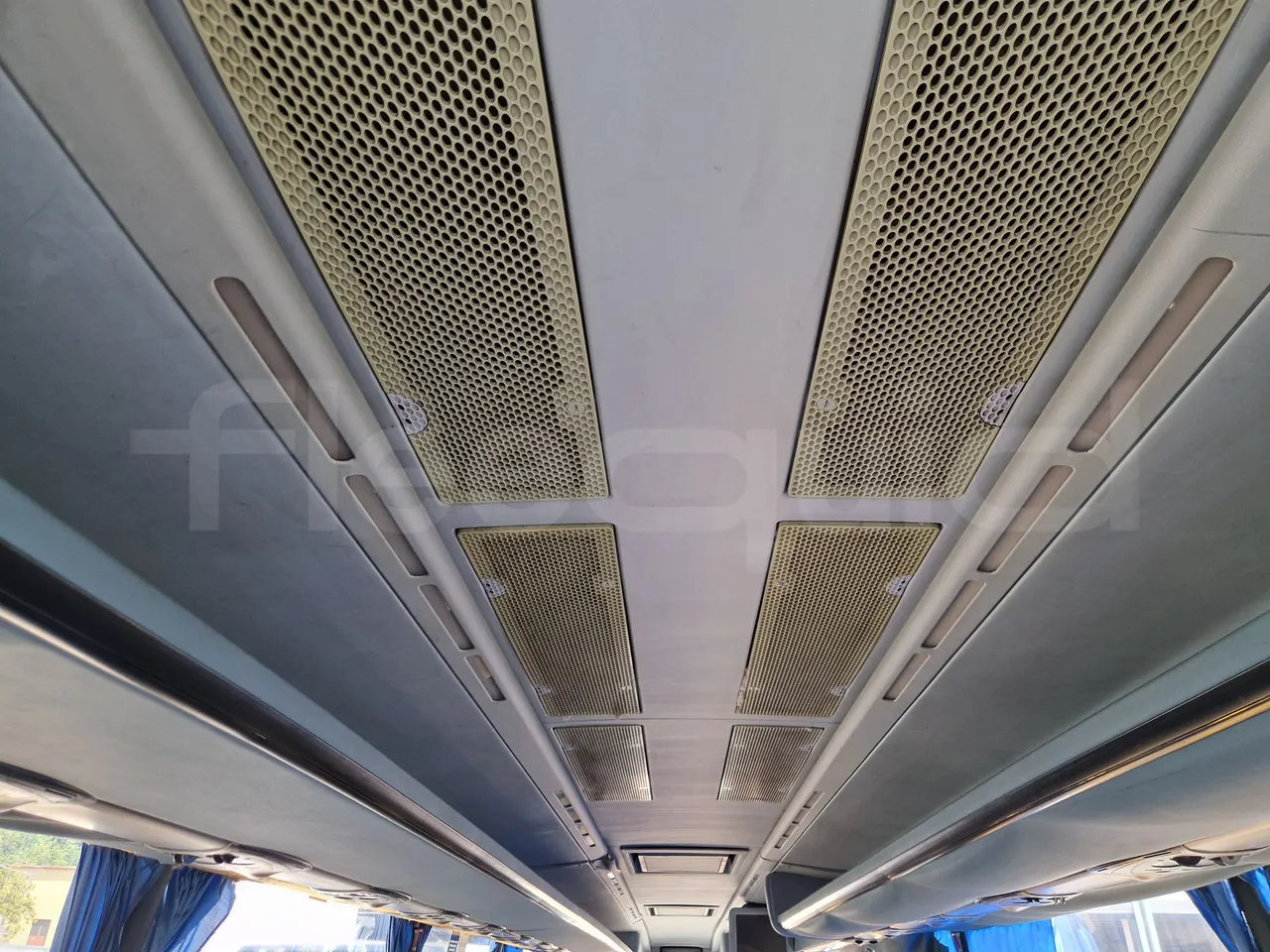 Irizar Scania K380EB - EUR4 - 279kW - 12m - overhead compartments photo