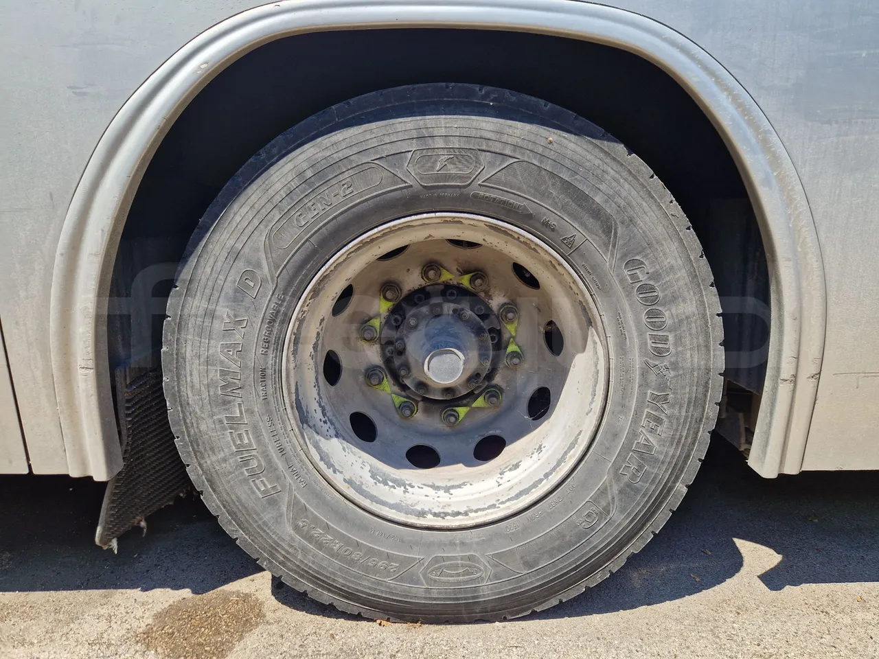 Irizar Scania K380EB - EUR4 - 279kW - 12m - rear left tire photo
