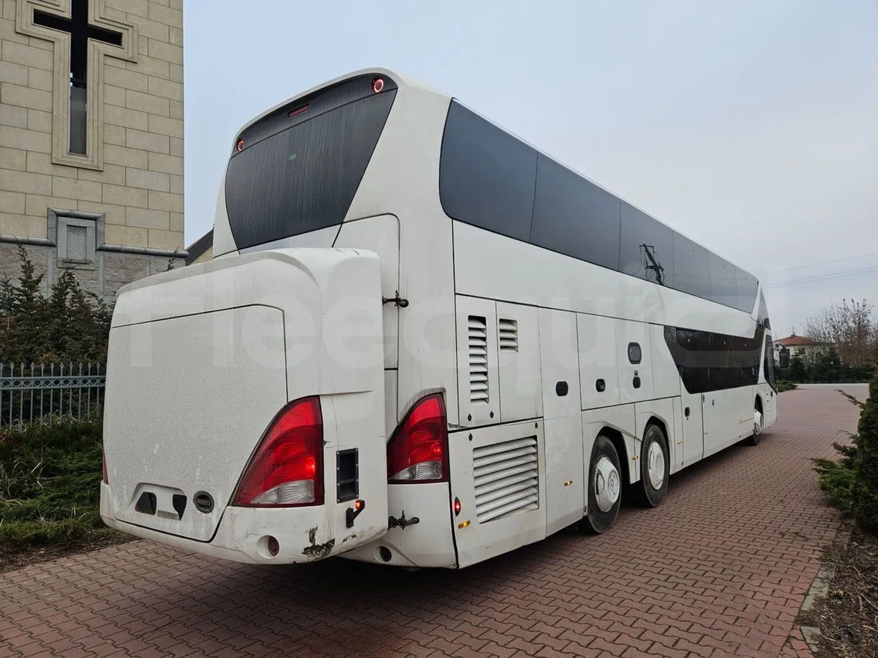 Neoplan Skyliner L- EURO 6 - 368 kW - 14.00m - 3/4 right rear doors closed