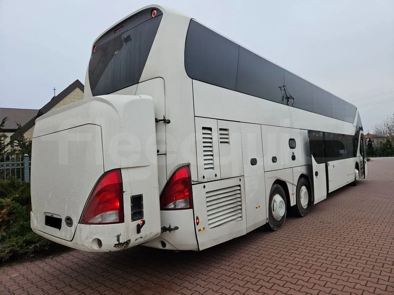 Neoplan Skyliner L- EURO 6 - 368 kW - 14.00m - 3/4 right rear doors open