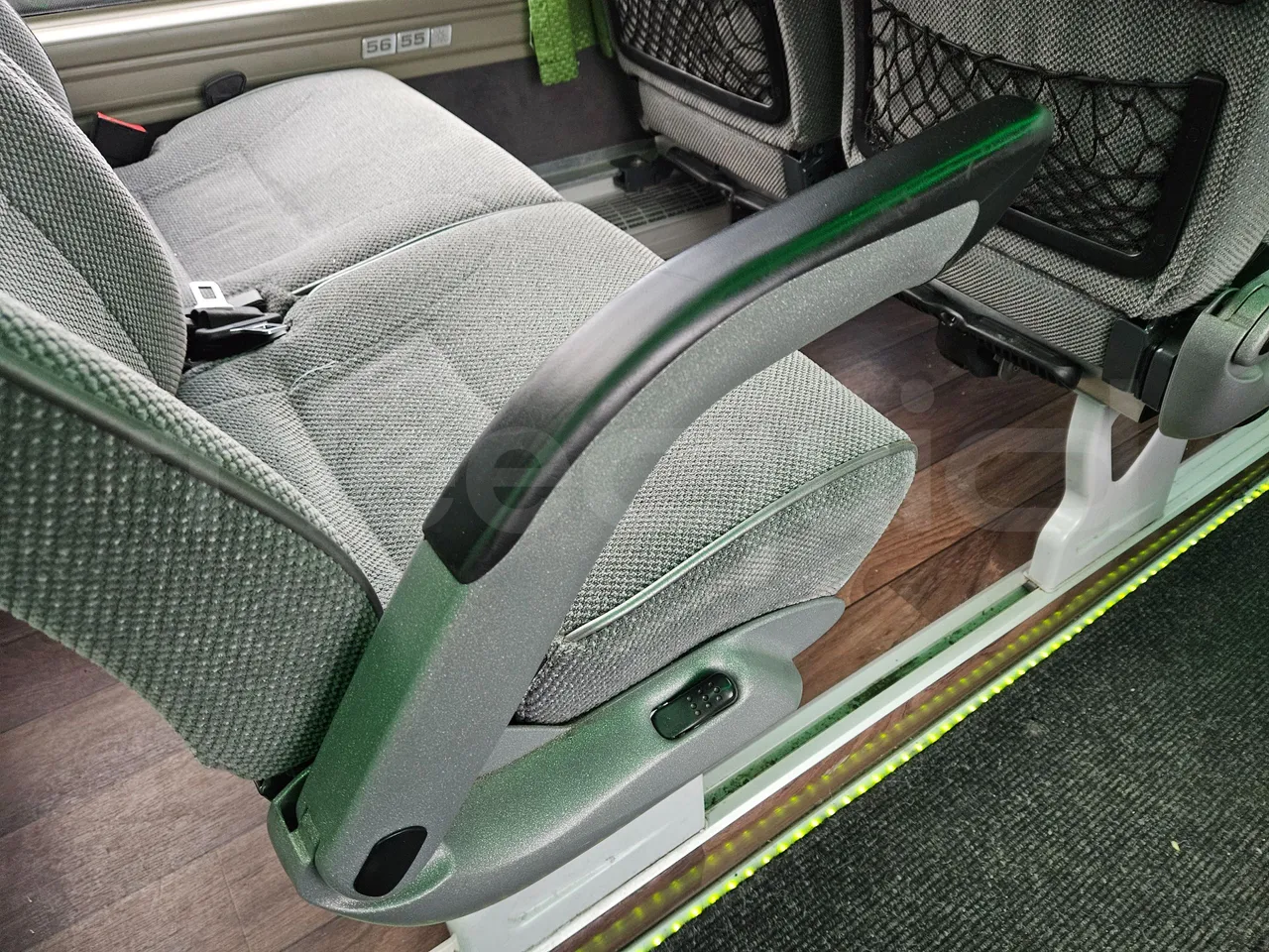 Neoplan Skyliner L- EURO 6 - 368 kW - 14.00m - armrest detail photo