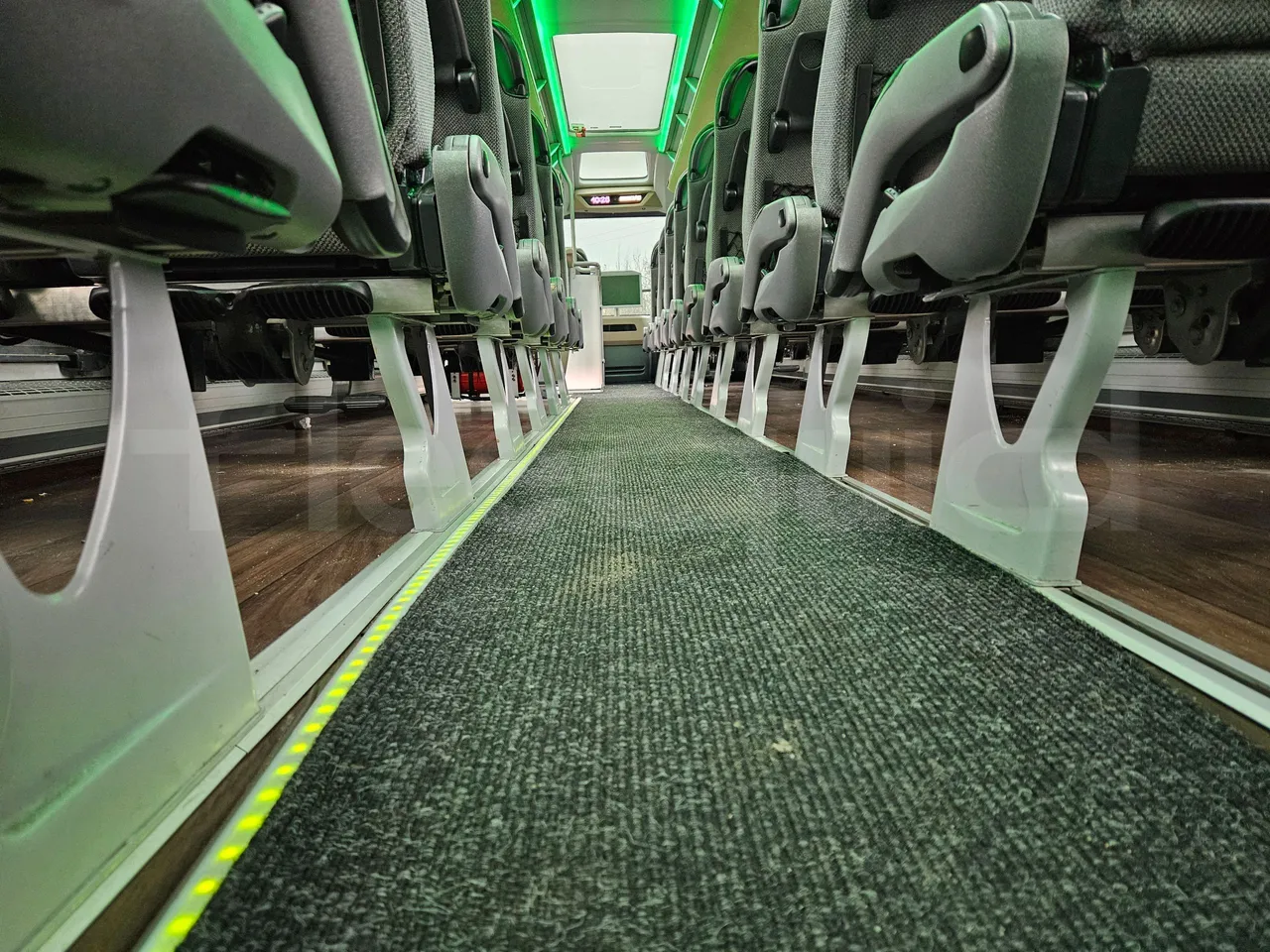 Neoplan Skyliner L- EURO 6 - 368 kW - 14.00m - seat brackets photo