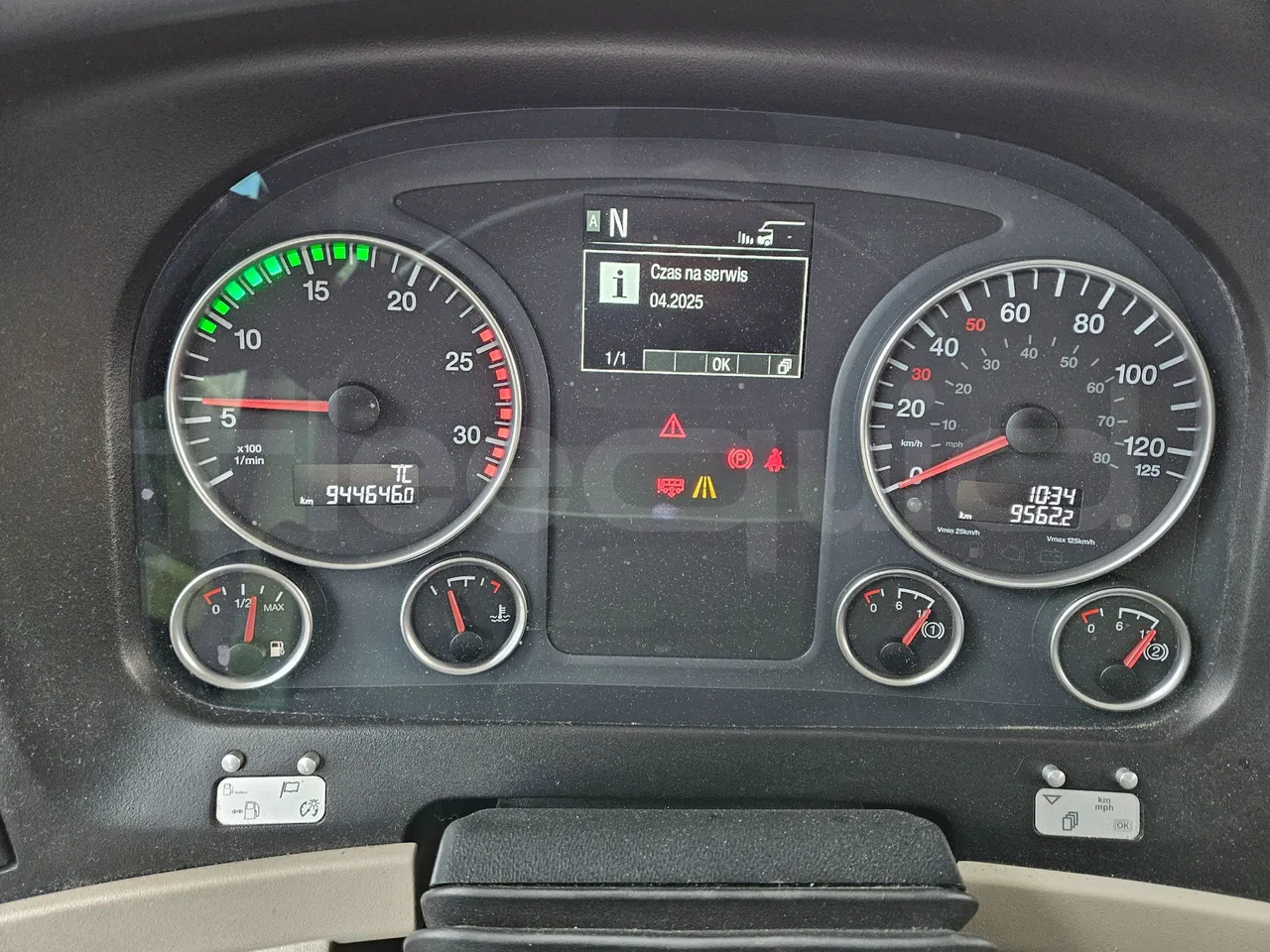 Neoplan Skyliner L- EURO 6 - 368 kW - 14.00m - dashboard lights on