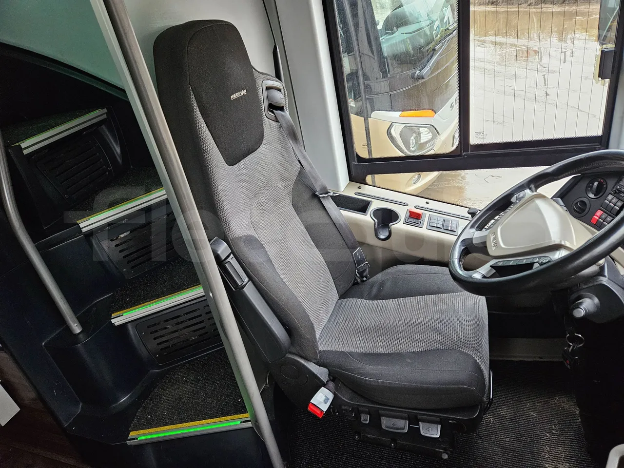 Neoplan Skyliner L- EURO 6 - 368 kW - 14.00m - driver's seat photo