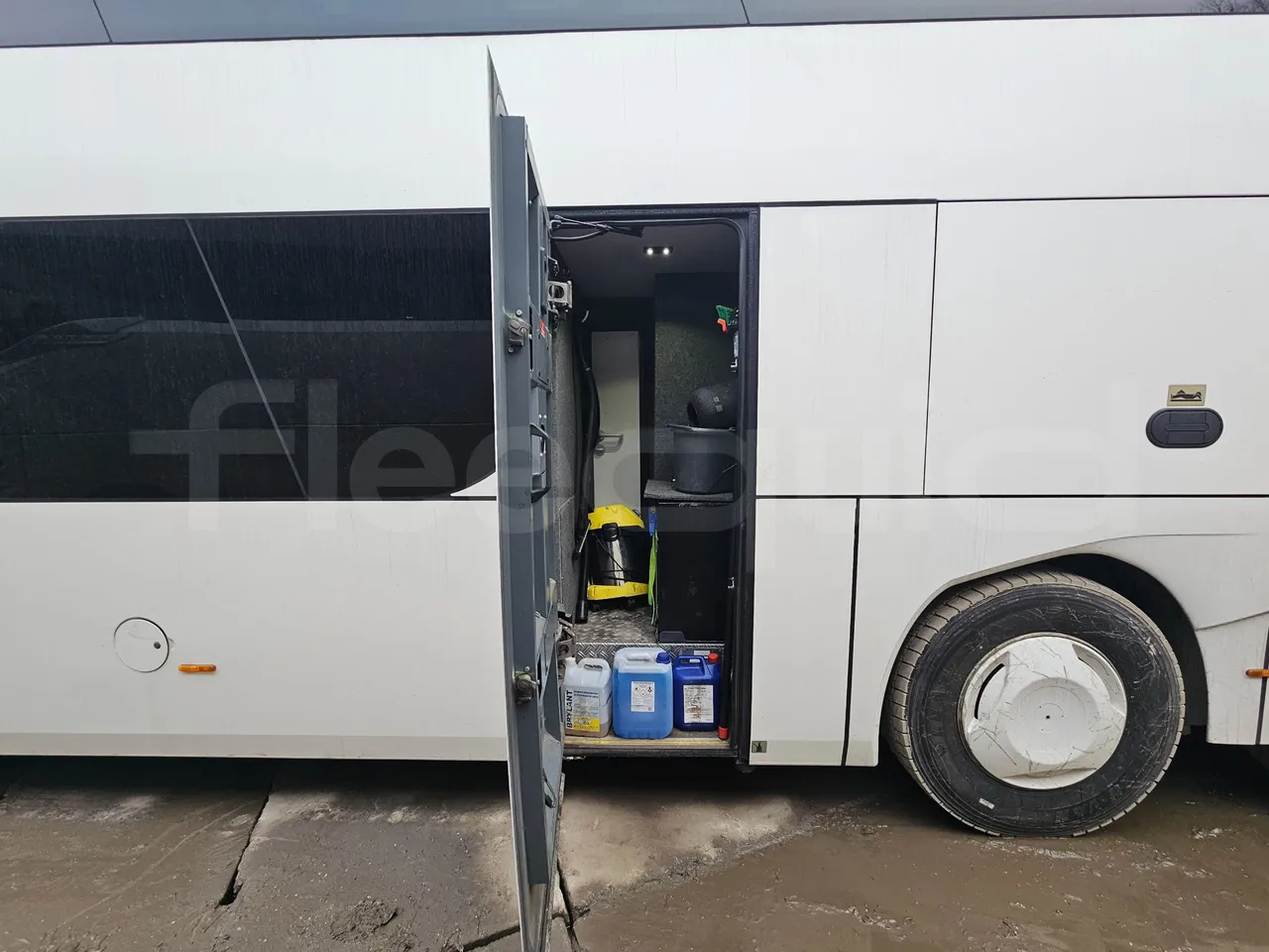 Neoplan Skyliner L- EURO 6 - 368 kW - 14.00m - external compartments photo