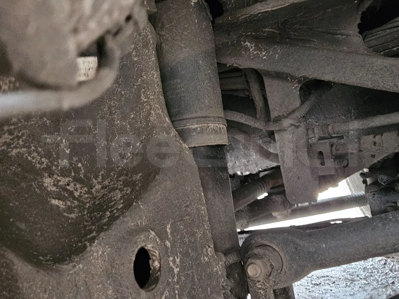 Neoplan Skyliner L- EURO 6 - 368 kW - 14.00m - front shock absorbers left