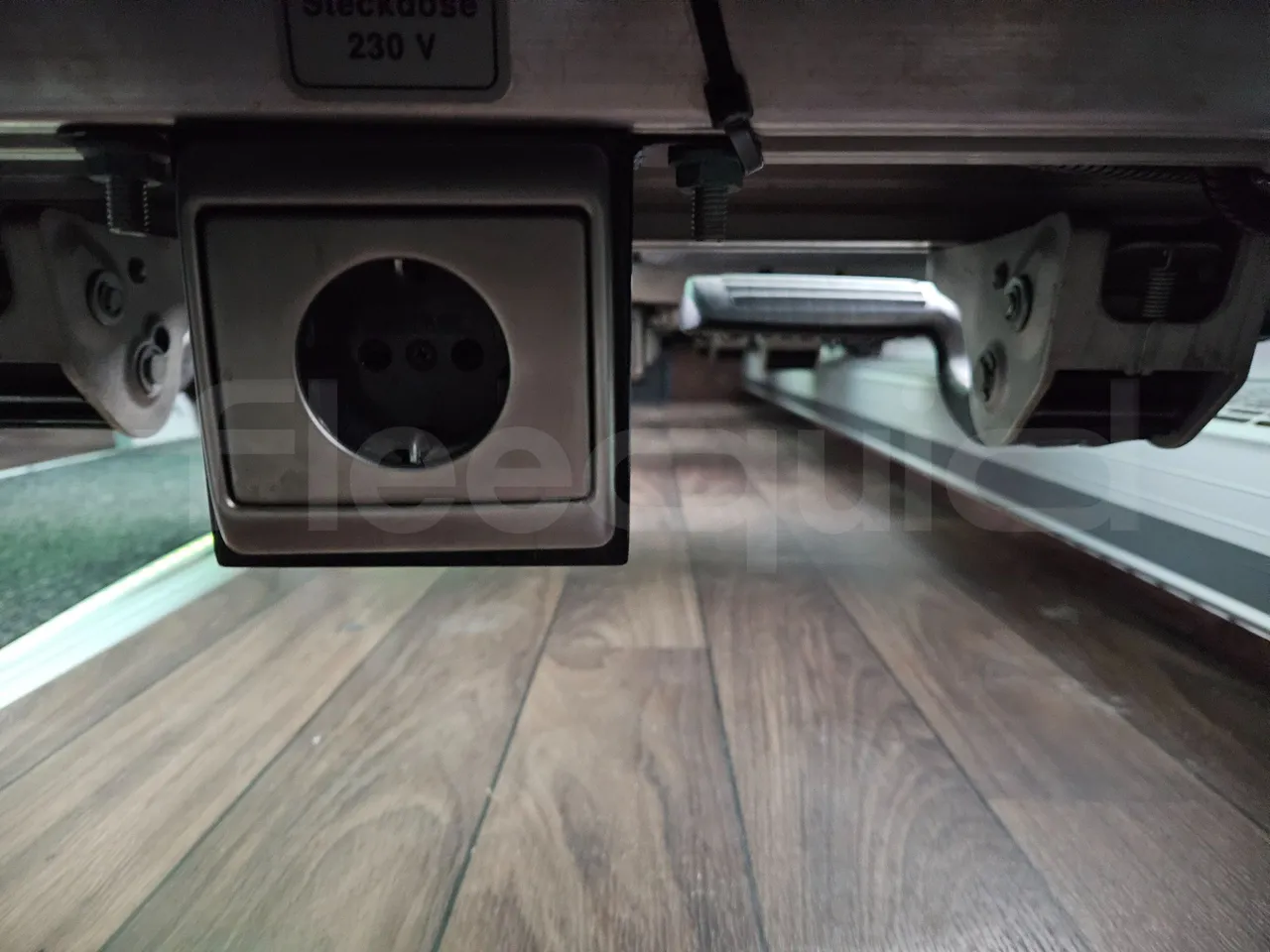 Neoplan Skyliner L- EURO 6 - 368 kW - 14.00m - power outlets detail