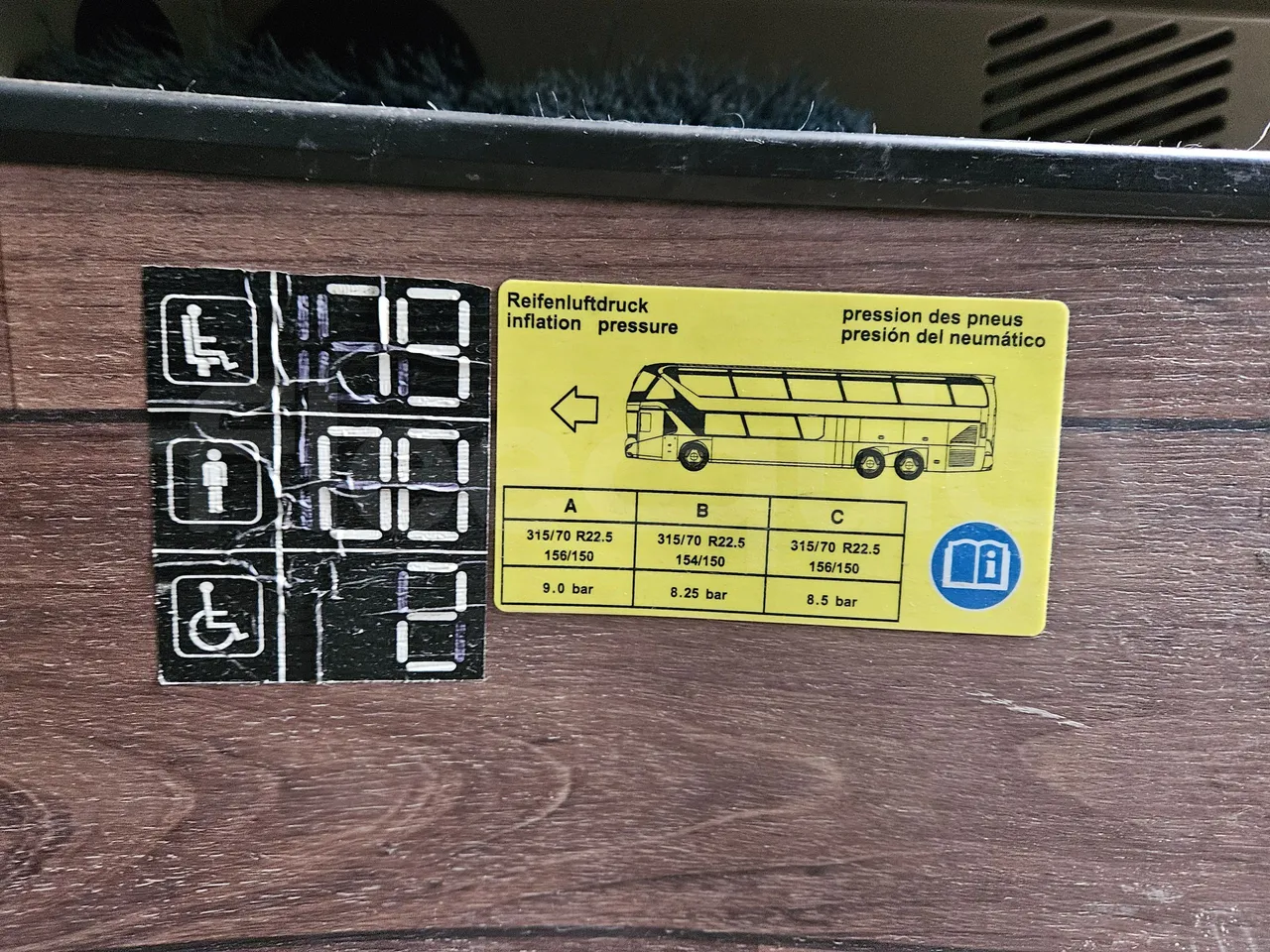 Neoplan Skyliner L- EURO 6 - 368 kW - 14.00m - seat plate photo
