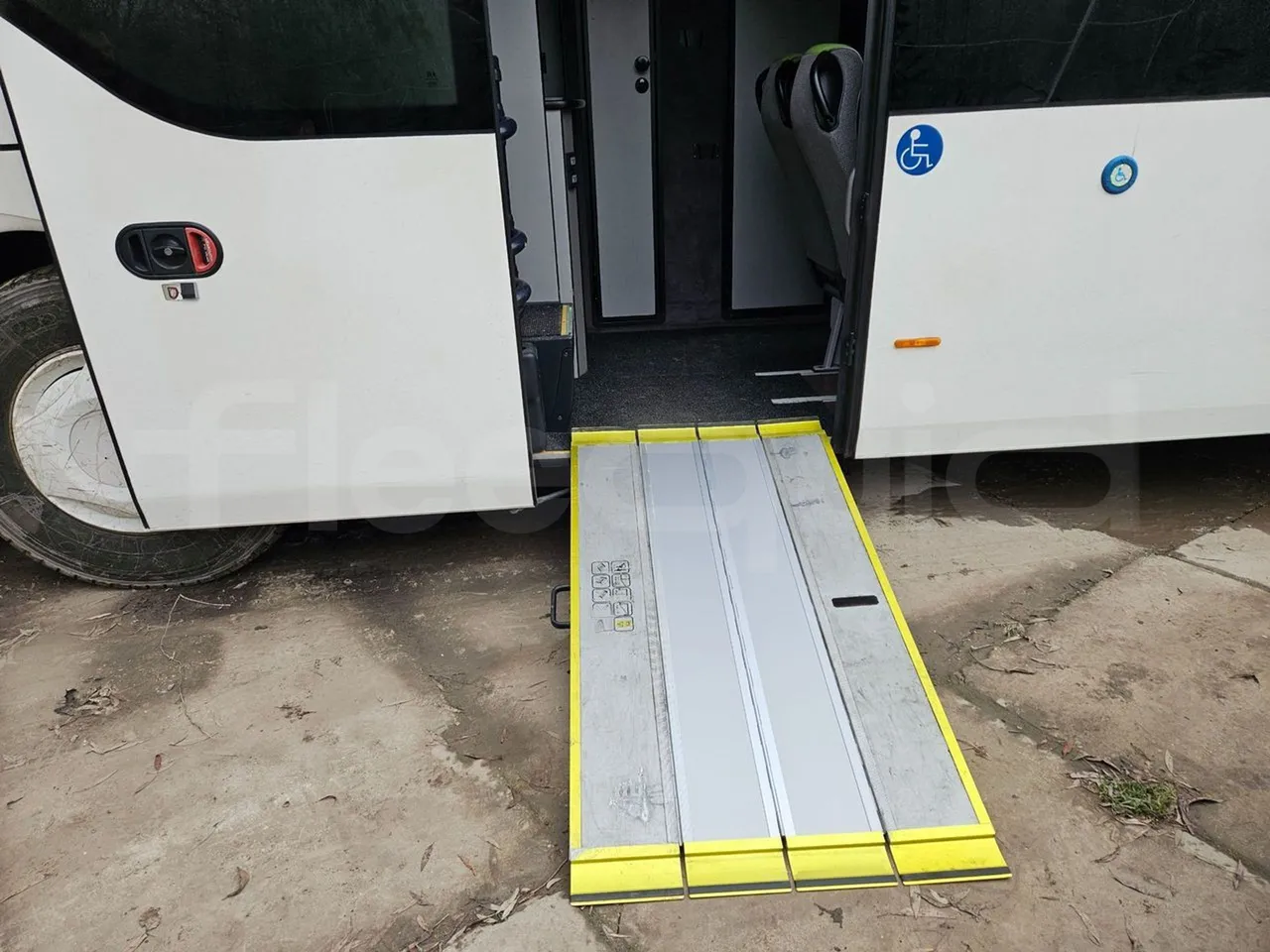 Neoplan Skyliner L- EURO 6 - 368 kW - 14.00m - platform open photo