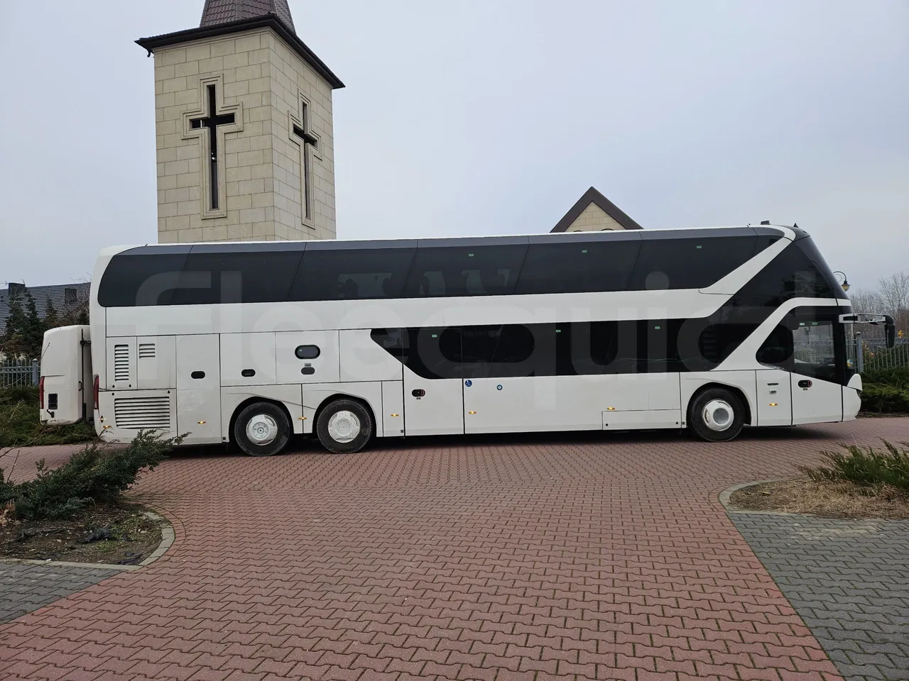 Neoplan Skyliner L- EURO 6 - 368 kW - 14.00m - right side doors closed