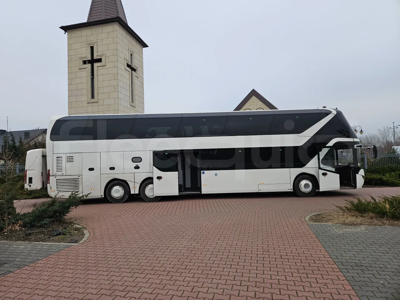 Neoplan Skyliner L- EURO 6 - 368 kW - 14.00m - right side doors open