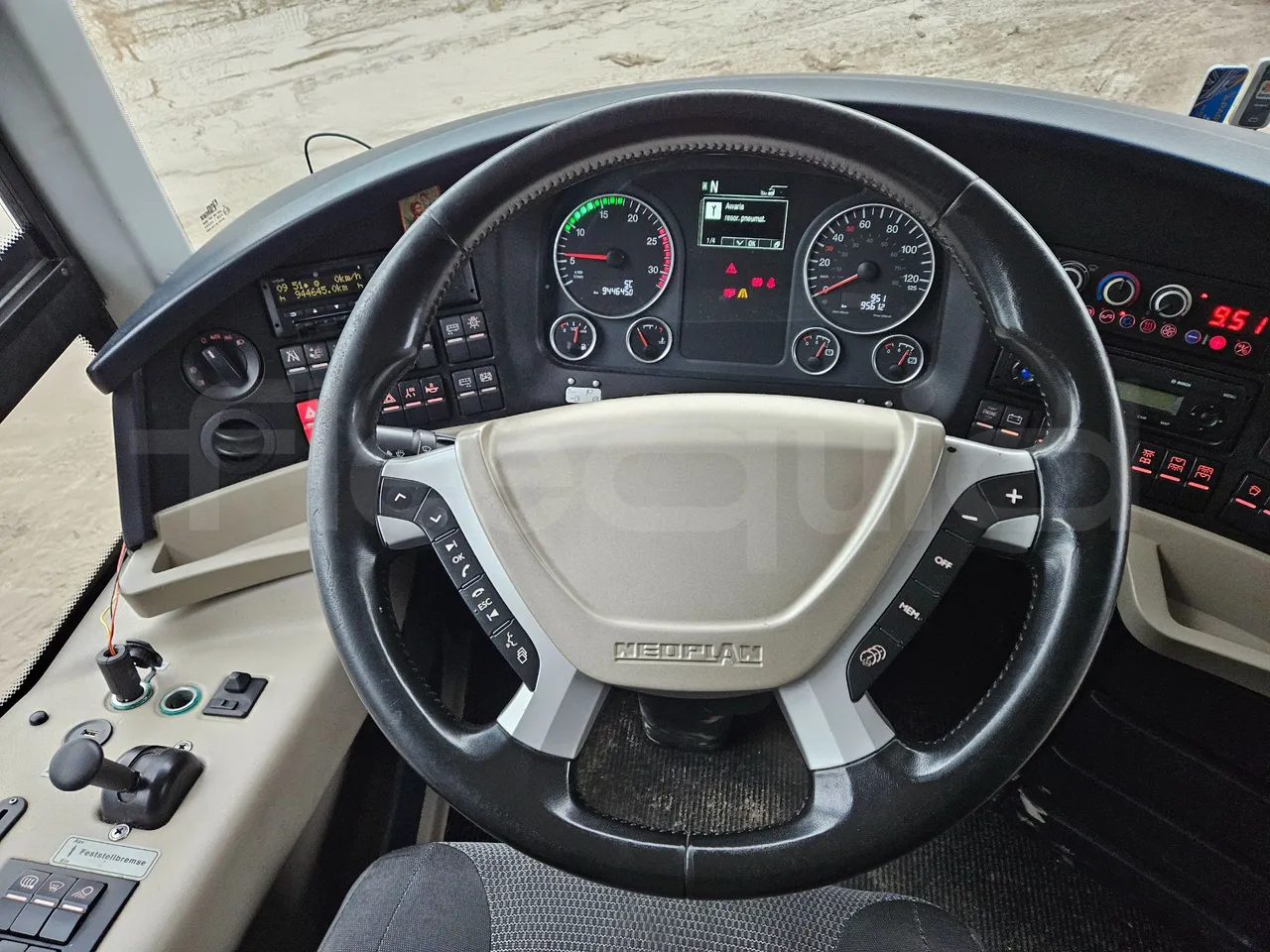 Neoplan Skyliner L- EURO 6 - 368 kW - 14.00m - steering wheel photo