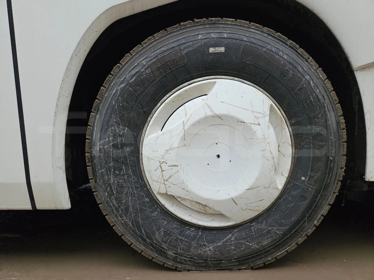 Neoplan Skyliner L- EURO 6 - 368 kW - 14.00m - rear left tire photo