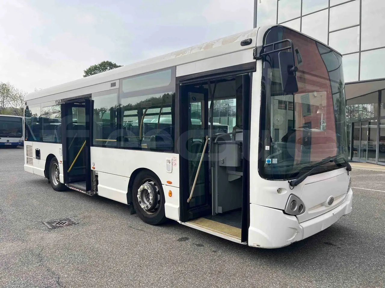 Heuliez GX127 GX127  - Euro5 - 160kW - 9.420mt - 3/4 right front doors open