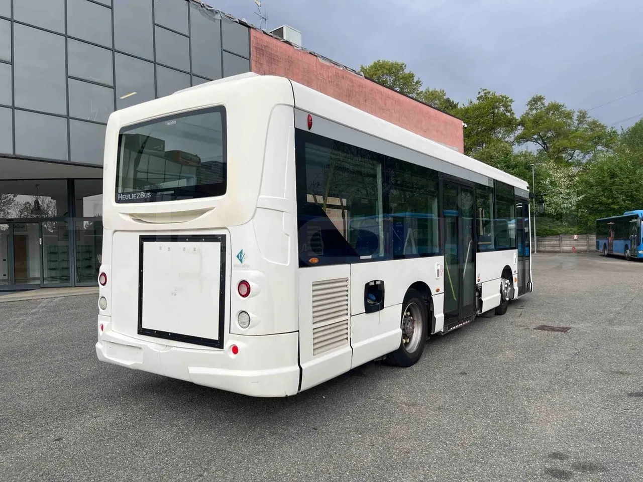 Heuliez GX127 GX127  - Euro5 - 160kW - 9.420mt - 3/4 right rear doors closed