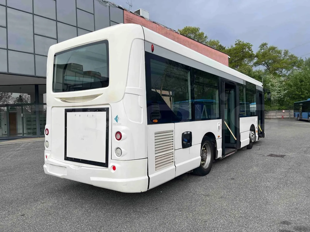 Heuliez GX127 GX127  - Euro5 - 160kW - 9.420mt - 3/4 right rear doors open