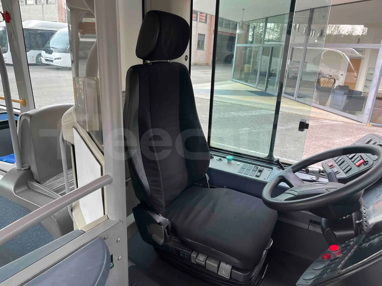 Heuliez GX127 GX127  - Euro5 - 160kW - 9.420mt - driver's seat photo