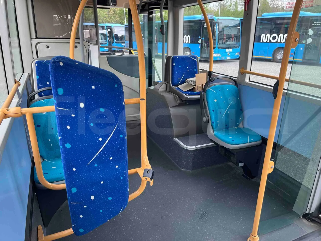 Heuliez GX127 GX127  - Euro5 - 160kW - 9.420mt - forward view middle aisle