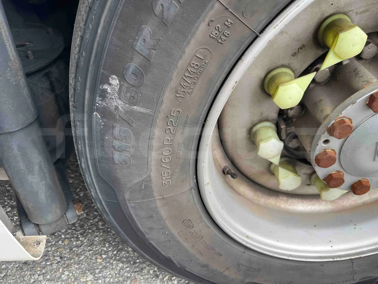 Heuliez GX127 GX127  - Euro5 - 160kW - 9.420mt - tread condition front tires right