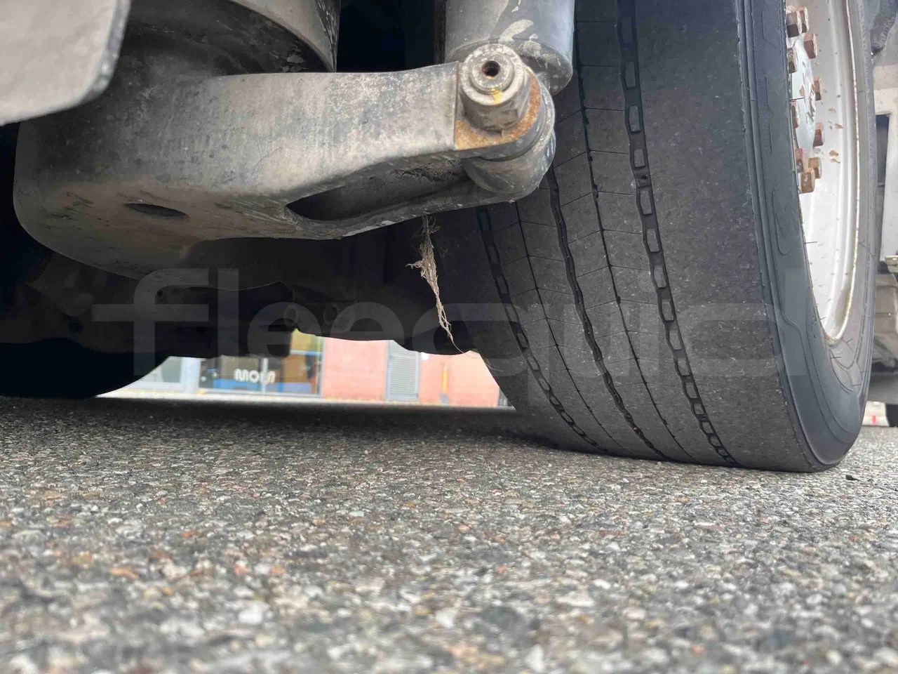 Heuliez GX127 GX127  - Euro5 - 160kW - 9.420mt - tread condition second axle tires left