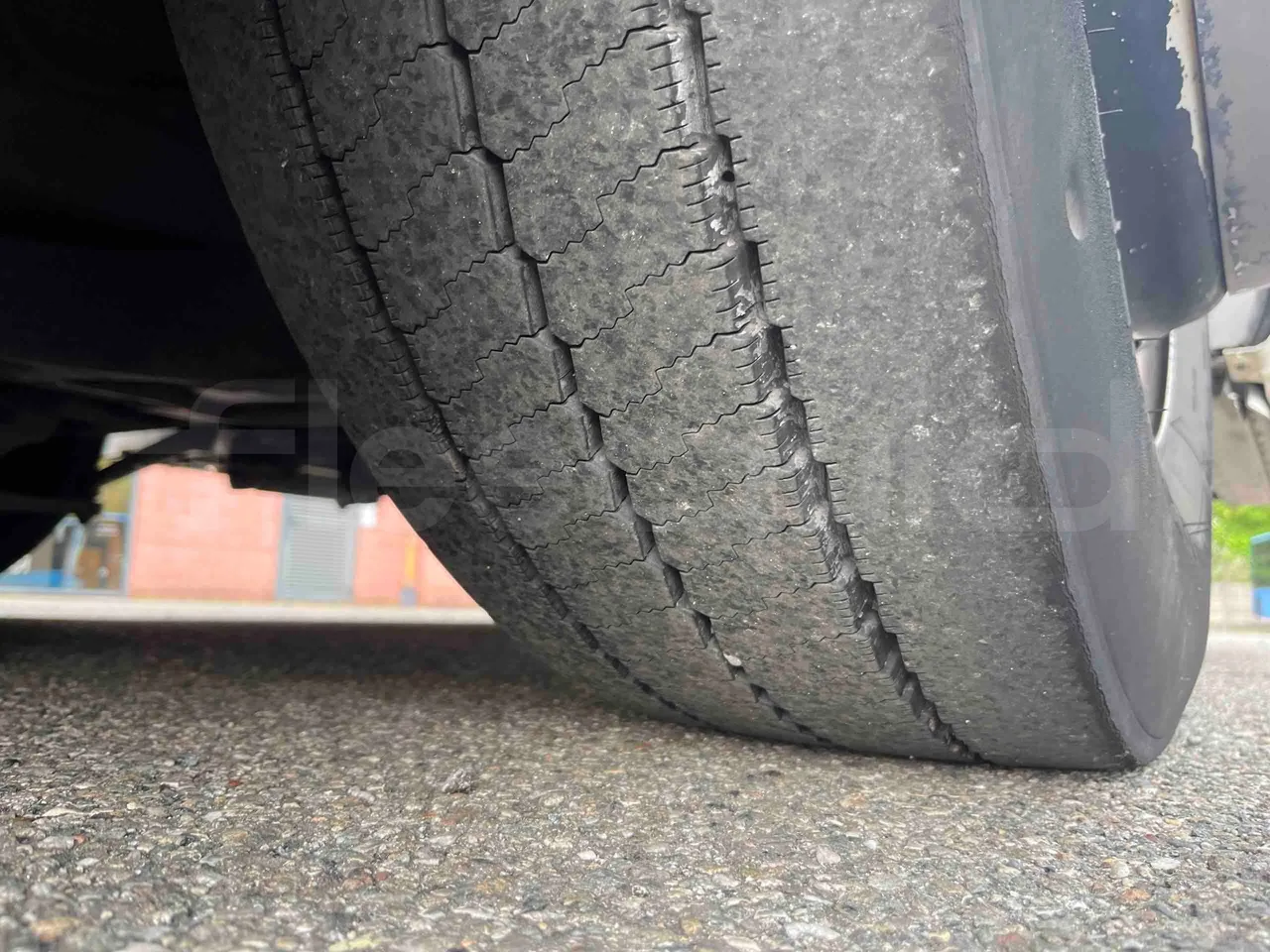 Heuliez GX127 GX127  - Euro5 - 160kW - 9.420mt - tread condition second axle tires right