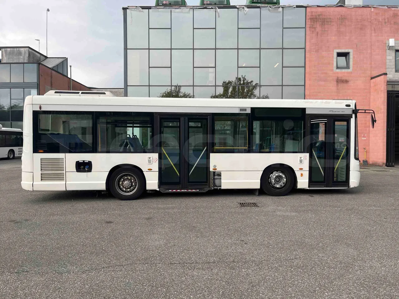 Heuliez GX127 GX127  - Euro5 - 160kW - 9.420mt - right side doors closed