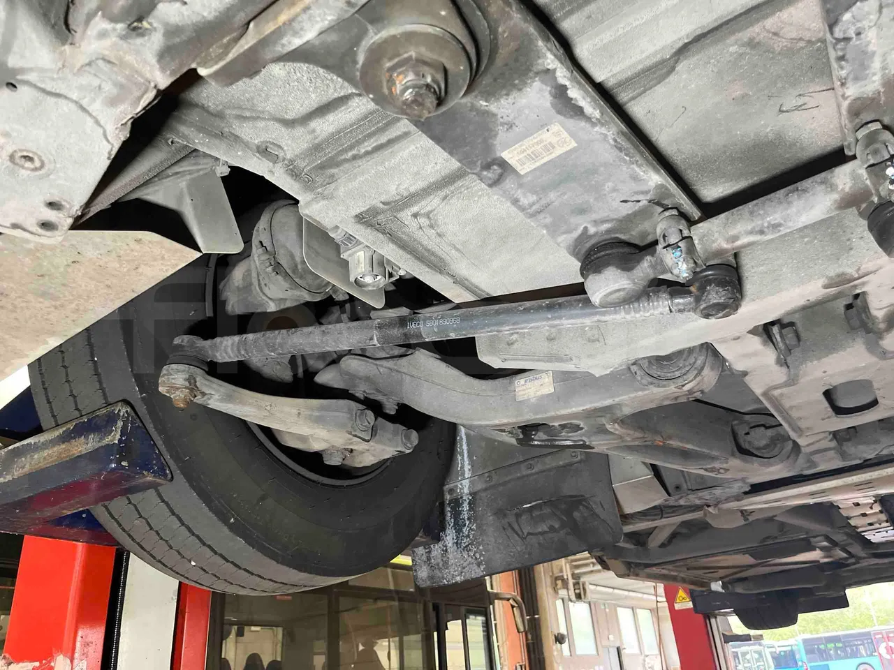 Heuliez GX127 GX127  - Euro5 - 160kW - 9.420mt - front axle right side