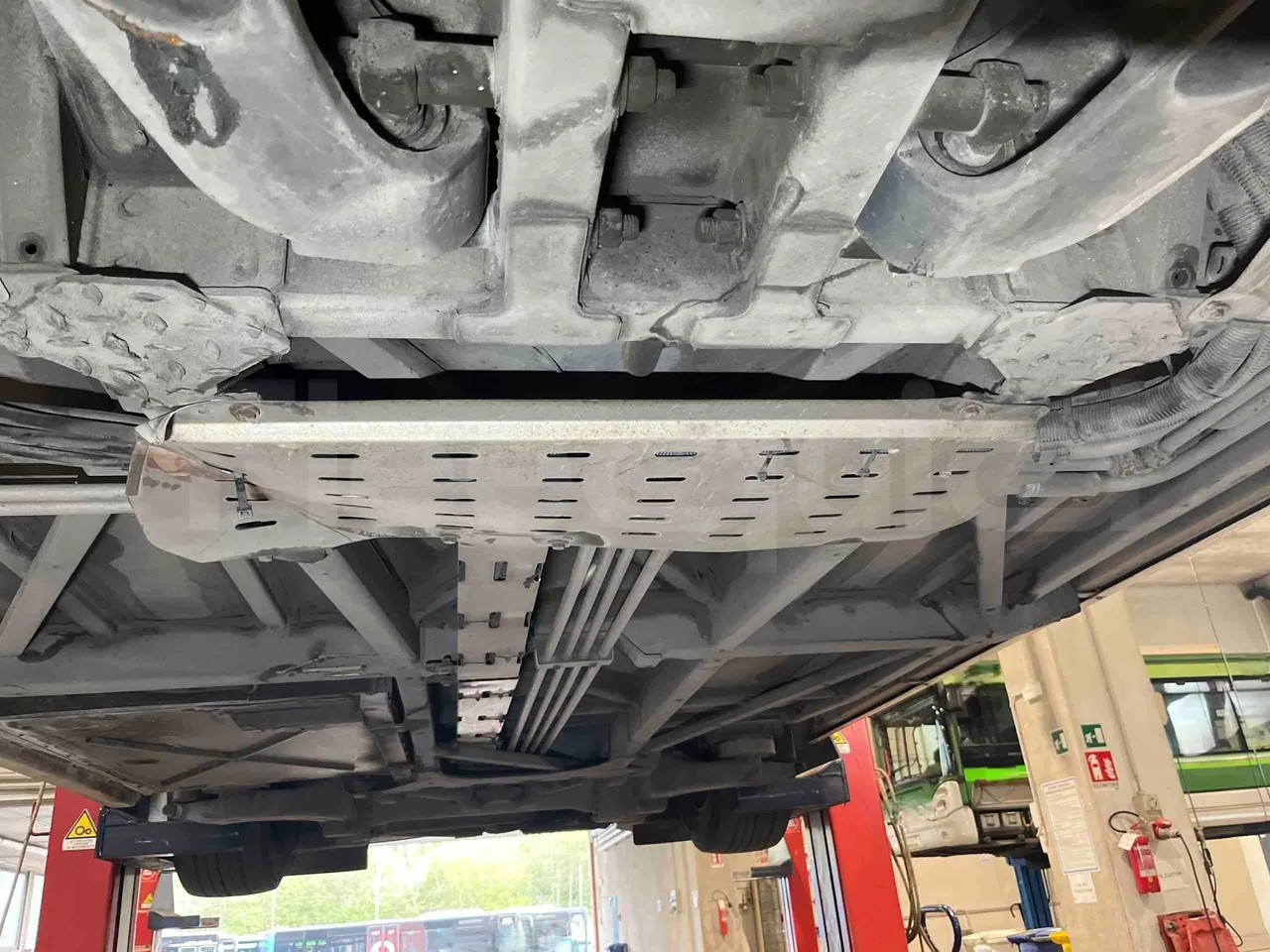 Heuliez GX127 GX127  - Euro5 - 160kW - 9.420mt - central undercarriage photo