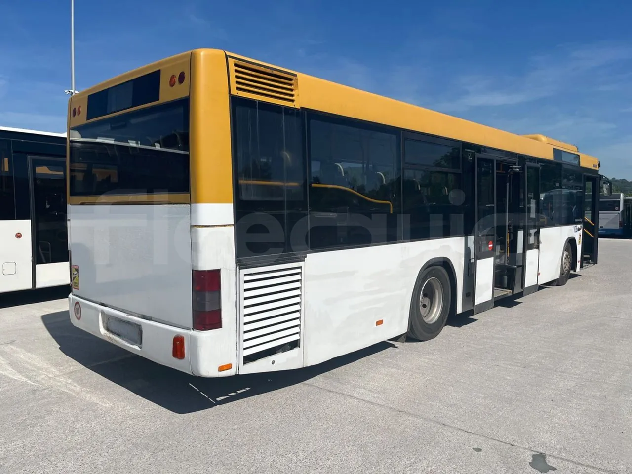 Man Lion's City T A78 - EUR4 - 191kW - 11.857m - 3/4 right rear doors open