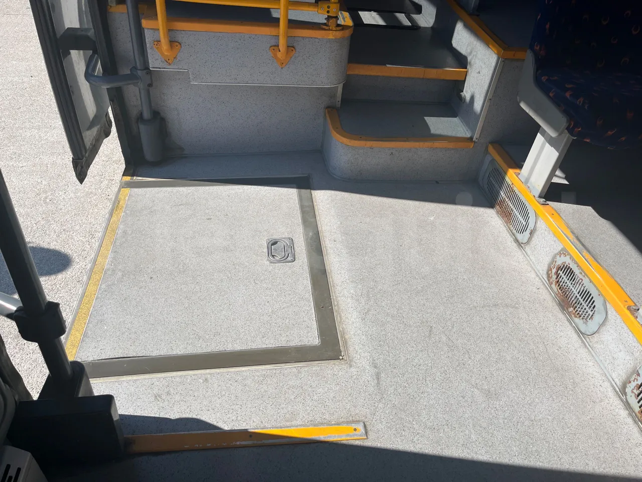 Man Lion's City T A78 - EUR4 - 191kW - 11.857m - floor hatches photo