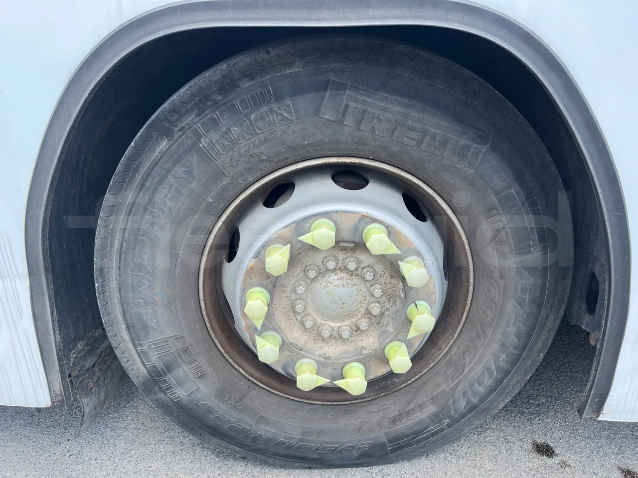 Man Lion's City T A78 - EUR4 - 191kW - 11.857m - front left tire measurements