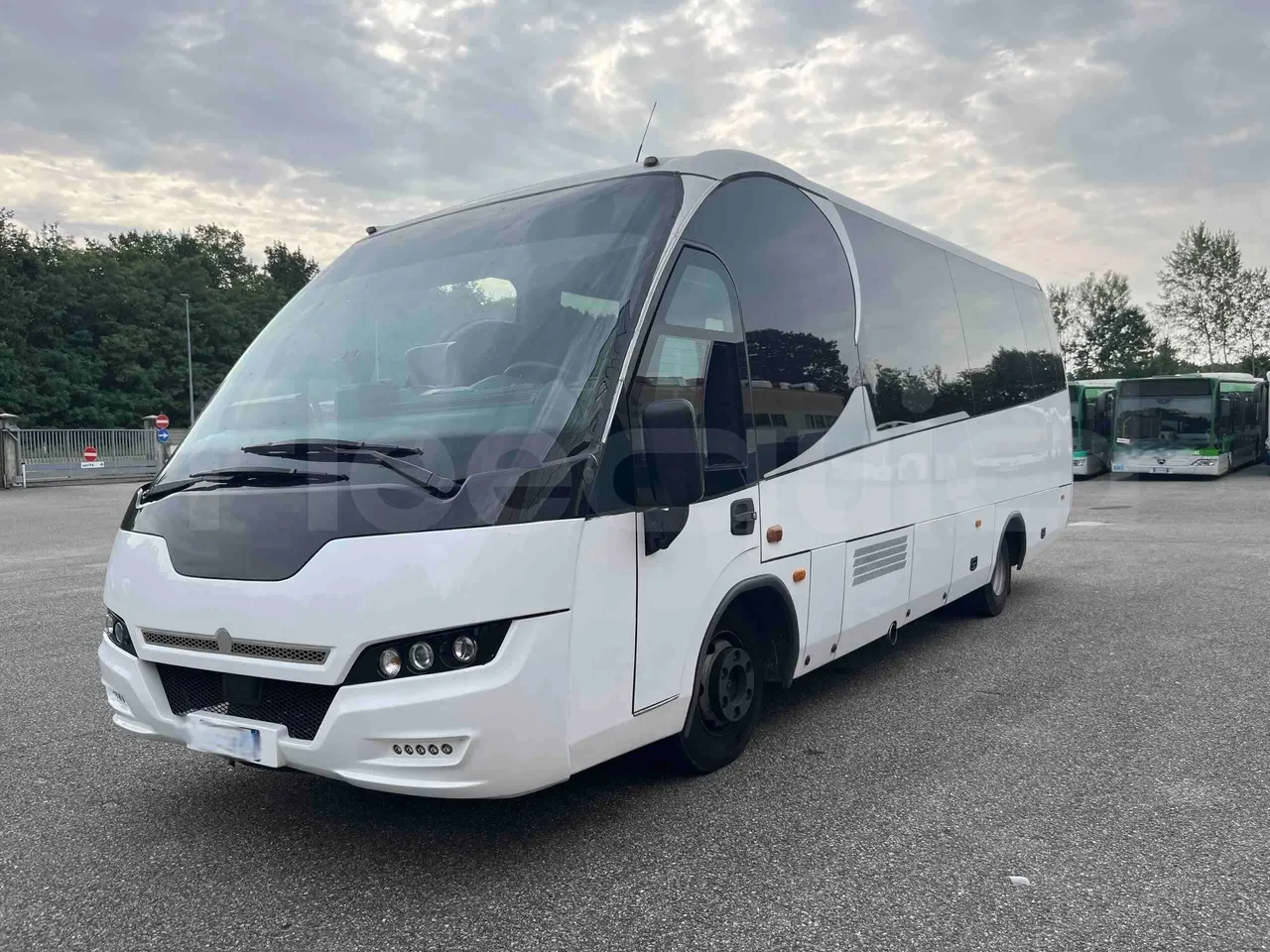 Iveco Mago 2 - 3/4 Front Left Side