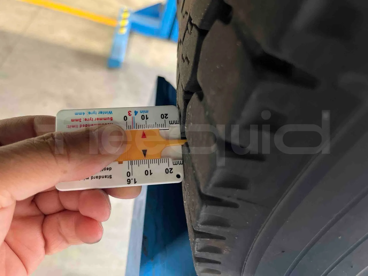 Iveco Mago 2 - Second Axle Left Side: Tyre Thickness