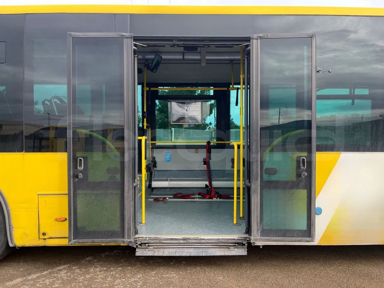 Mercedes-Benz OC500LE 1830H - EUR4 - 220kW -13.200m - front door 1 open